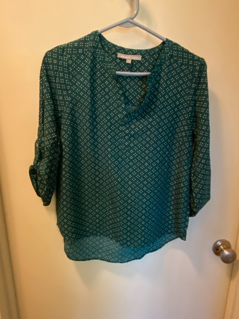 Daniel Rainn Green Printed Blouse Medium Roll Tab Sleeve Lightweight Top